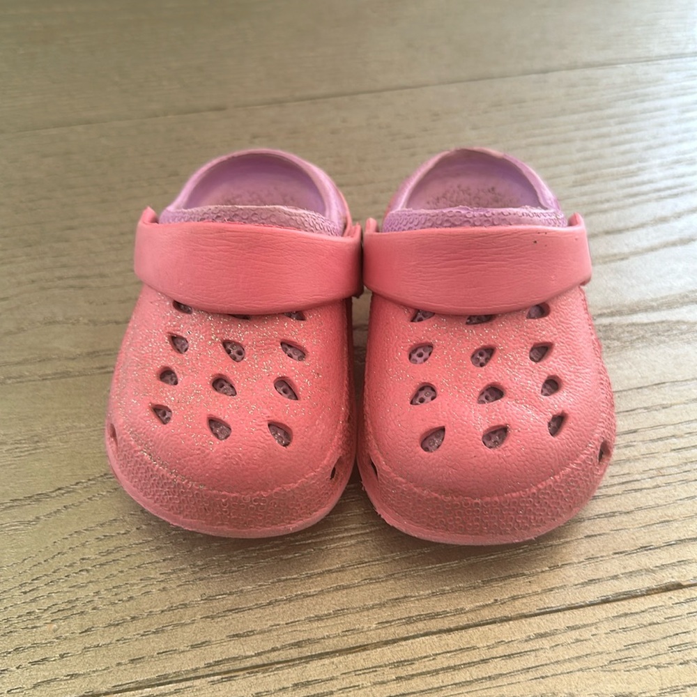 Capelli New York Little Girls Pink Sparkly Slip-On Crocs Size 5